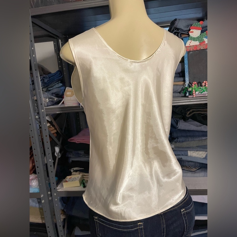 Tops - Picture 2 of 4